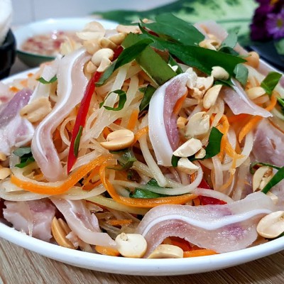 Tai heo xào mặn